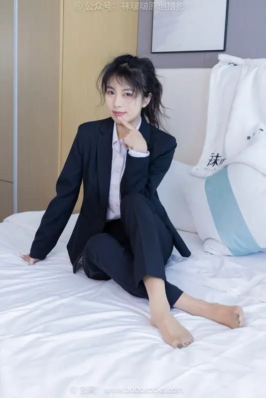 [BoBoSocks袜啵啵] NO.489 奶油-两双高跟鞋、薄肉丝（脚尖微加固款）、ol制服裤里丝、黑色美甲 （花絮版） - BoBoSocks袜啵啵